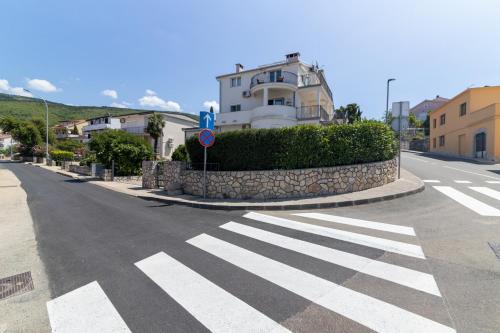 MT SUN 115 App 2 by Aneo Travel in Selce