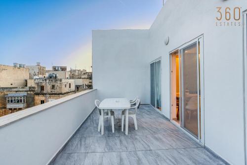 Large penthouse with Spacious Terrace in Floriana by 360 Estates