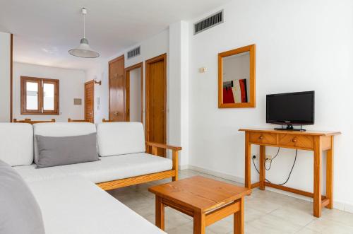 YourHouse Mar Brava Apartments - image 3