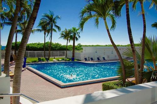 Directly on the Beach with Pool & Ocean View in Miami Beach, USA