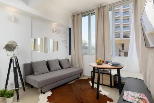 One-Bedroom Apartment room in Studio with sea view with Bomb Shelter
