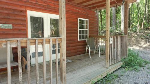 Shady Woods 4 Bedroom Walk to Downtown Hottub in Gatlinburg, USA