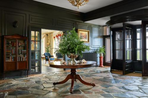 Előcsarnok, Marine Troon in Troon