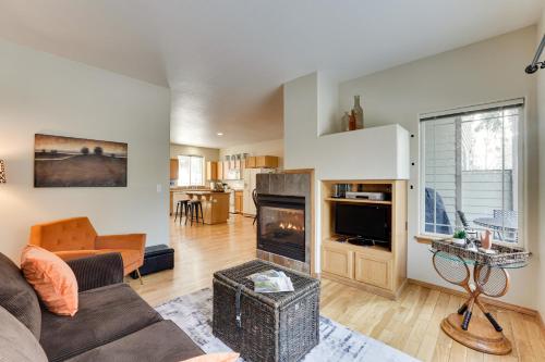 Klamath Falls Townhome with Deck and Resort Amenities!, Klamath Falls