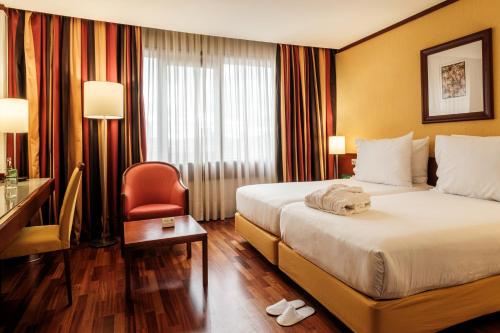 Holiday Inn Lisbon Continental Room Type - Standard Twin Room