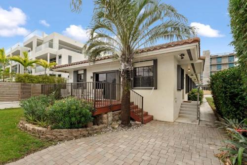 DOWNTOWN LAS OLAS WATERFRONT HOME UPDATED UNIT in Fort Lauderdale, USA