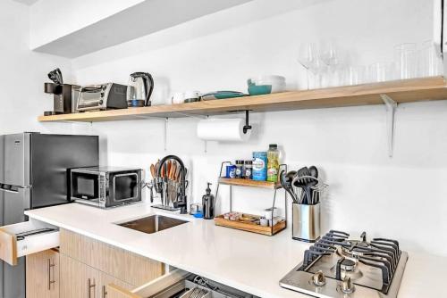 Vibrant Studio Downtown in Hollywood, USA