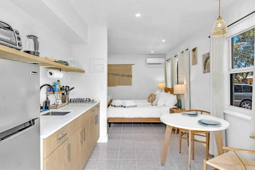Vibrant Studio Downtown in Hollywood, USA