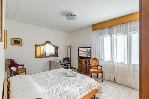 Matilde House near the Station! Room Type - Two-Bedroom Apartment