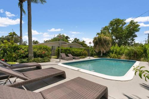 Unit 5 Updated 2 Bedroom apartment Downtown Ft Lauderdale in Fort Lauderdale, USA