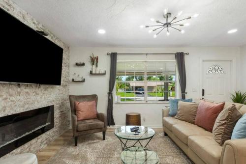 Pool house FL BEST PRICE Pool house next to Hardrock and airport in Fort Lauderdale, USA