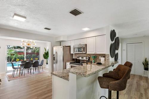 Pool house FL BEST PRICE Pool house next to Hardrock and airport in Fort Lauderdale, USA