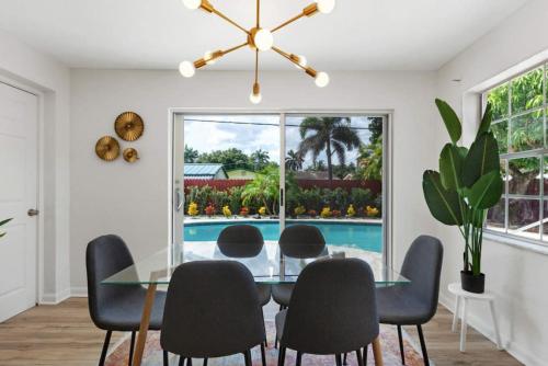 Pool house FL BEST PRICE Pool house next to Hardrock and airport in Fort Lauderdale, USA