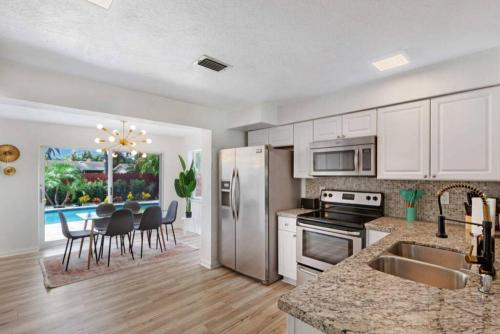 Pool house FL BEST PRICE Pool house next to Hardrock and airport in Fort Lauderdale, USA