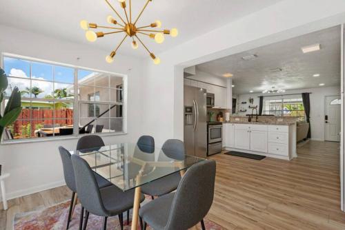 Pool house FL BEST PRICE Pool house next to Hardrock and airport in Fort Lauderdale, USA