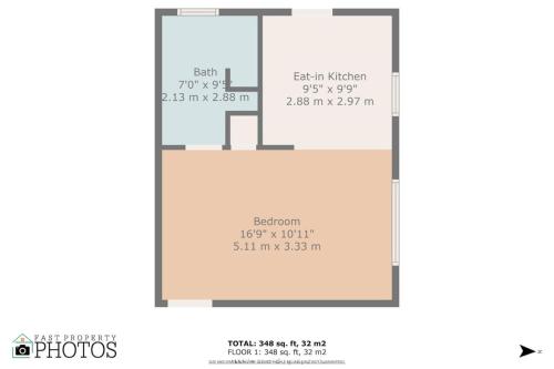 Downtown studio with smart tvs in Hollywood, USA