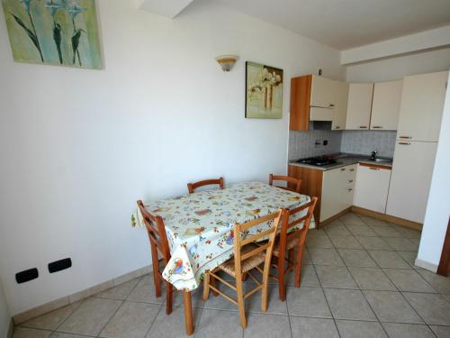 One-Bedroom Apartment image 1