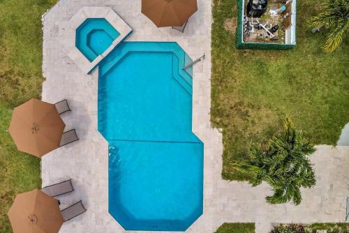 Renovated 1-Bed Oasis with Pool in Hallandale Beach, USA
