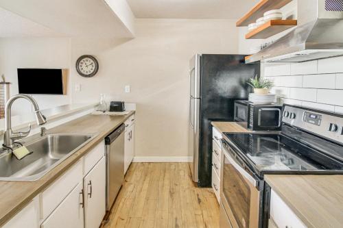 Colorado Springs Condo with Fireplace Near Downtown in Colorado Springs, USA