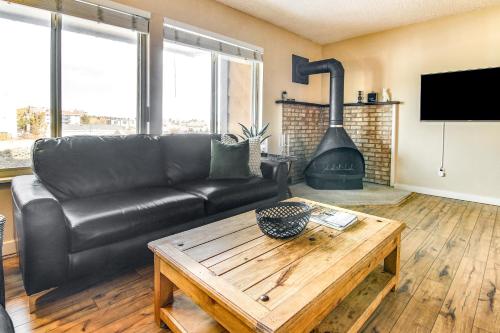 Colorado Springs Condo with Fireplace Near Downtown in Colorado Springs, USA