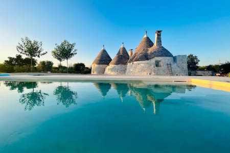 Trulli Petralux in Valle dItria