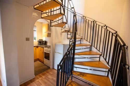Entire 1 Bedroom House in Manchester, Manchester (photo 3)