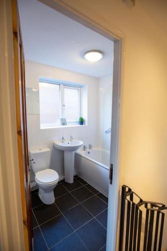 Entire 1 Bedroom House in Manchester, Manchester (photo 5)