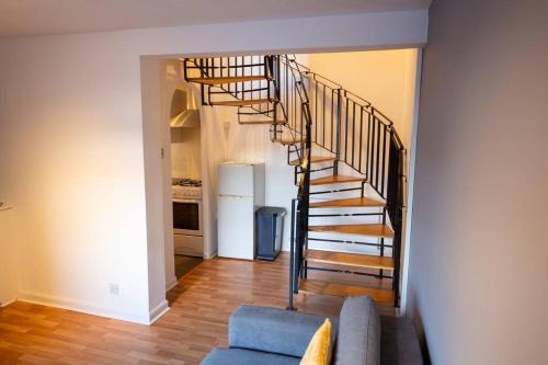 Entire 1 Bedroom House in Manchester, Manchester (photo 6)