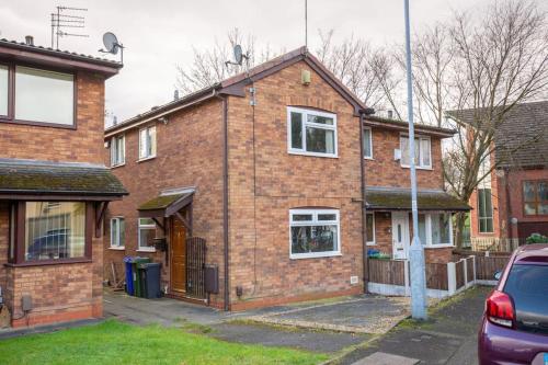 Entire 1 Bedroom House in Manchester, Manchester (photo 9)