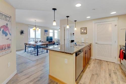 Resort Base Village Ski In Ski Out Luxury Condo #4475 With Huge Hot Tub & Great Views - FREE Activities & Equipment Rentals Daily - image 2
