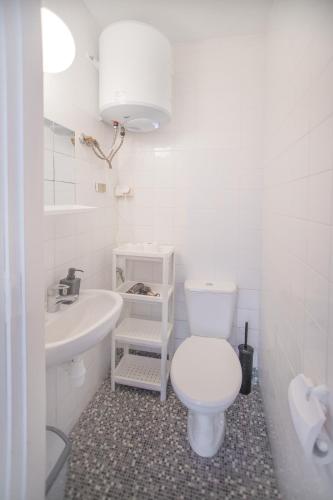 Cozy studio at Podwale str. Warsaw Old town. - Tap to explore photos