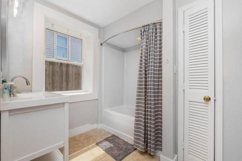 Historic Bnb- near Duke, Downtown Durham & DPAC in Durham, USA