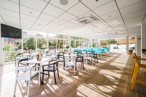 مطعم, Apartamentos El Faro By Mc in بلايا دي بوننتي