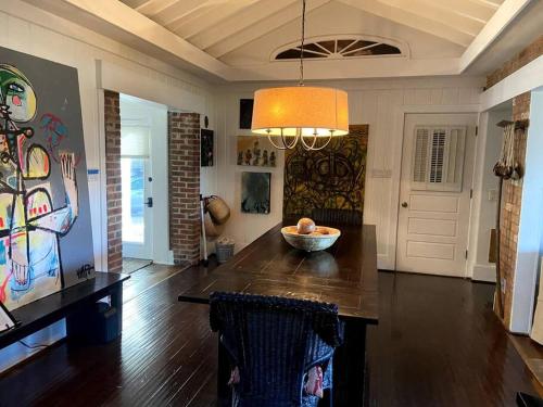 Modern Farmhouse Escape in Stallings (NC)
