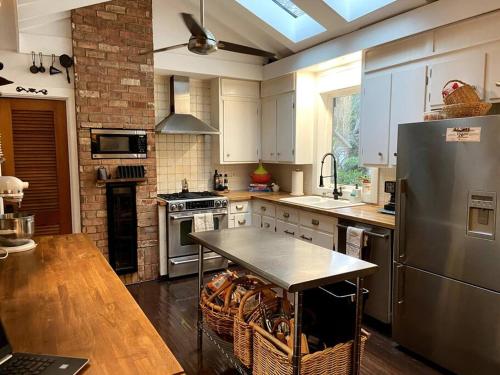 Modern Farmhouse Escape in Stallings (NC)