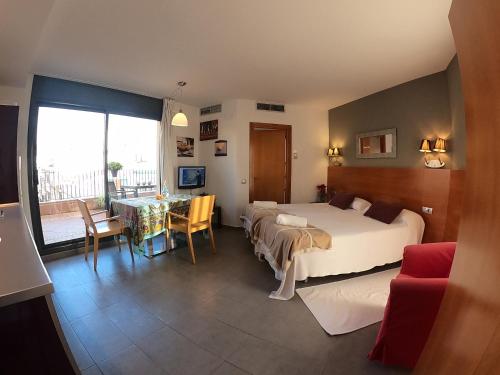 Sitges Apartment - image 12