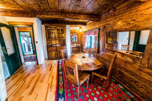Etno selo Stanišići Etno kuće (Etno selo Stanisici Etno kuce) in Dvorovi