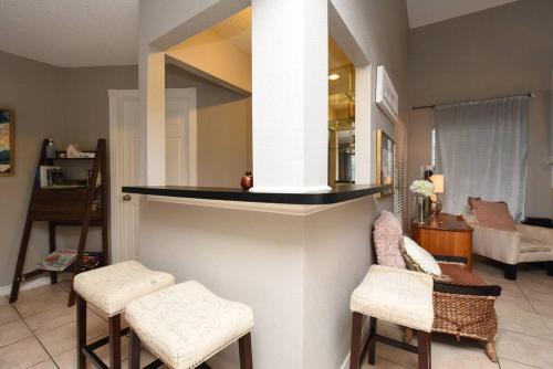 Kitchen, Charming Home Near IAH, Minutes from Malls in Atascocita