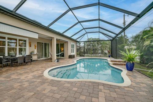 Spacious Cape Coral Retreat 8 Mi to Beach!