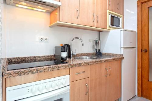 1003 - Seafront apartment on El Paseo - Air conditionning - Wi-Fi - Smart TV, Almuñécar (foto 8)