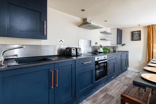 The Pine Cabins including Games Room, Camp fire & Hot tub in Wick