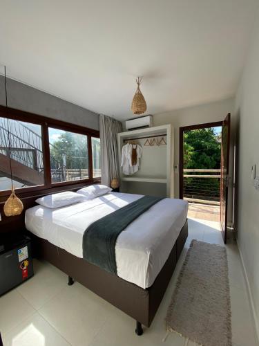 Deluxe Double or Twin Room image 7