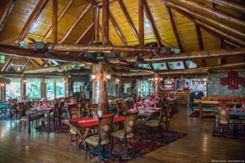 Restorāns, Etno selo Stanišići Hotel Leonida (Etno selo Stanisici Hotel Leonida) in Dvorovi