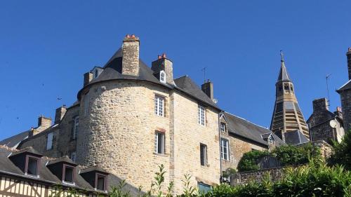 La maison sur les remparts - Chambre d'hôtes - Domfront-en-Poiraie