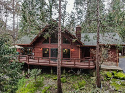 Exquisite Log Cabin in the Pines and Very Private