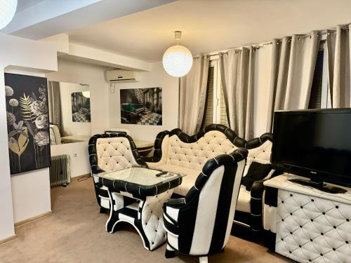 Bali Colosseum Hotel - image 8