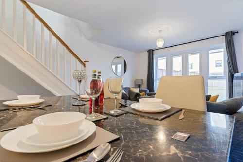 Luxury Birmingham City Centre Townhouse with FREE Parking - Sleeps 4 - Perfect for Contractors, Business Travellers, Families and other Groups - Near Bullring, Newstreet, Selfridges, NEC, NIA & Birmingham airport, Бирмингем (фото 8)