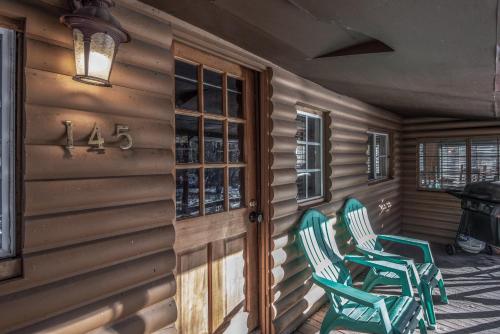 Whispering Pine Cabins-Cabin Fever - image 8