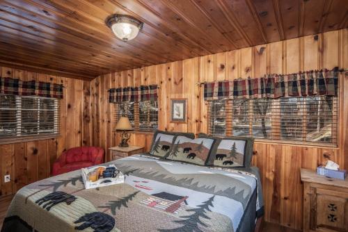 Whispering Pine Cabins-Cabin Fever - image 4