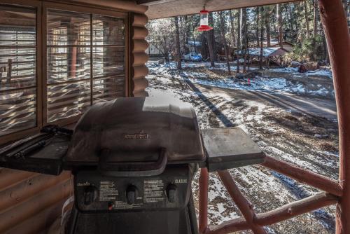 Whispering Pine Cabins-Cabin Fever - image 13